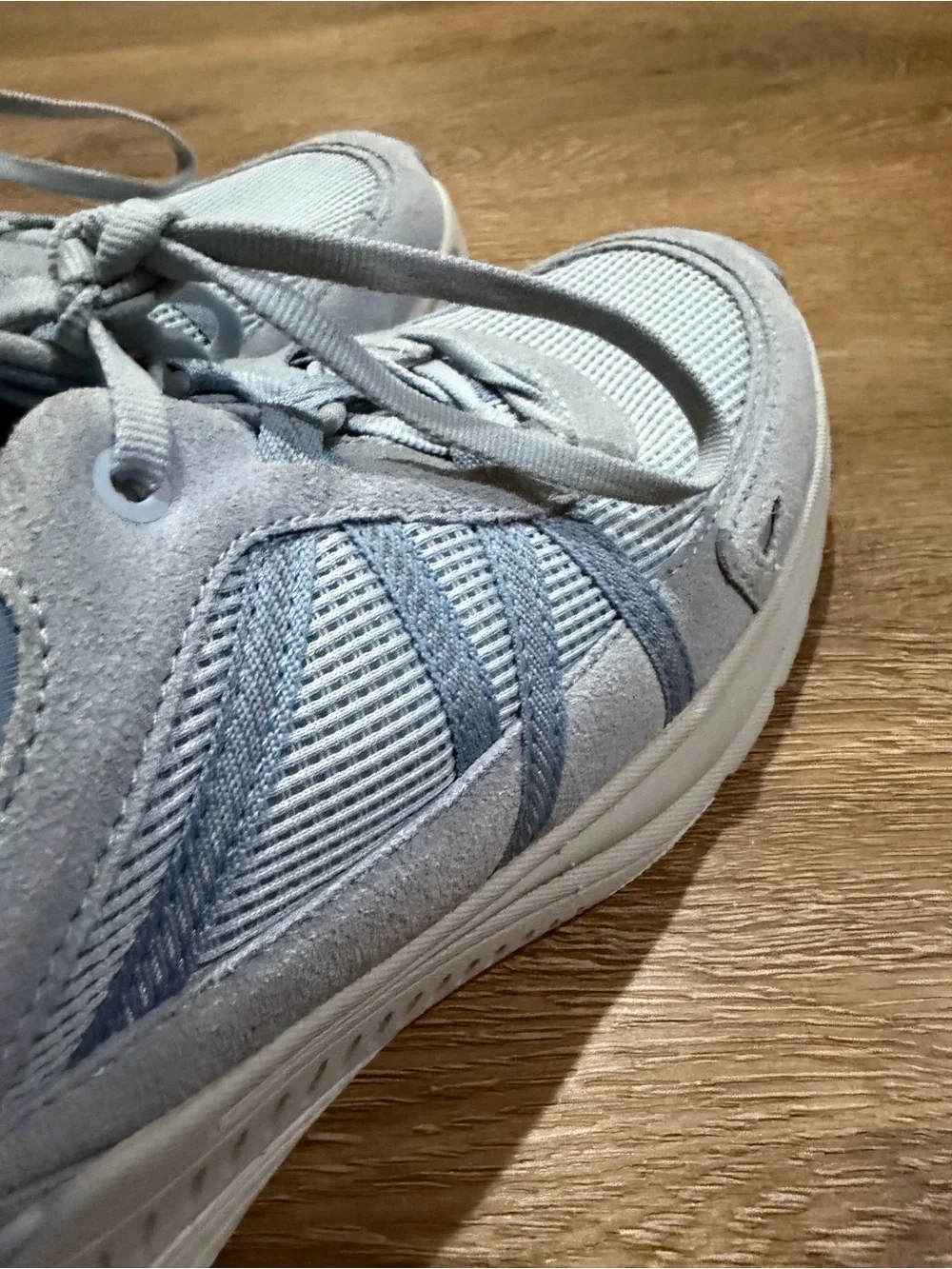 Dansko Poppy Women’s Sneaker Sky Blue Suede Size 40 (US 9.5-10)
